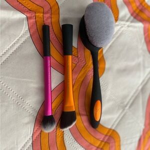 NEW UNUSED- Bundle of 25 Makeup Brushes- Multiple Sizes and Brands (Retail $75)